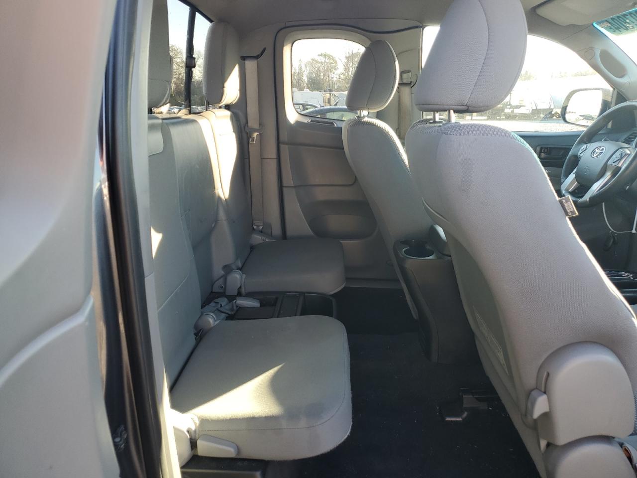 2015 Toyota Tacoma - Image 10