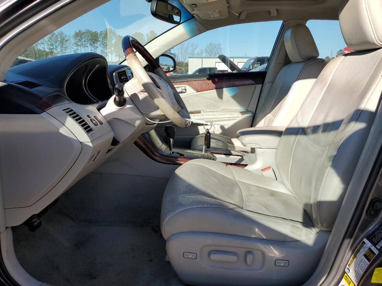 2012 Toyota Avalon - Image 7