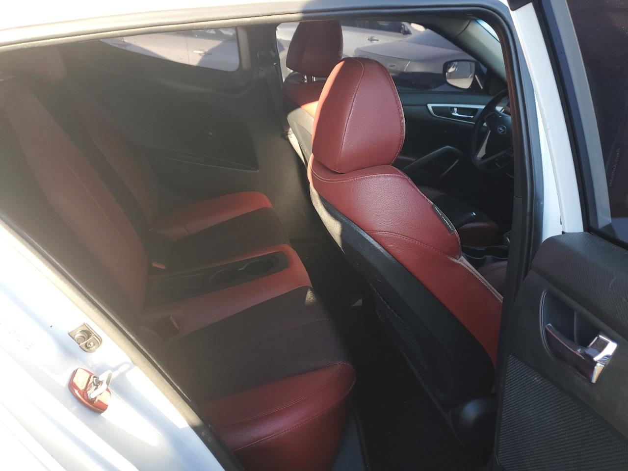 2014 Hyundai Veloster - Image 10
