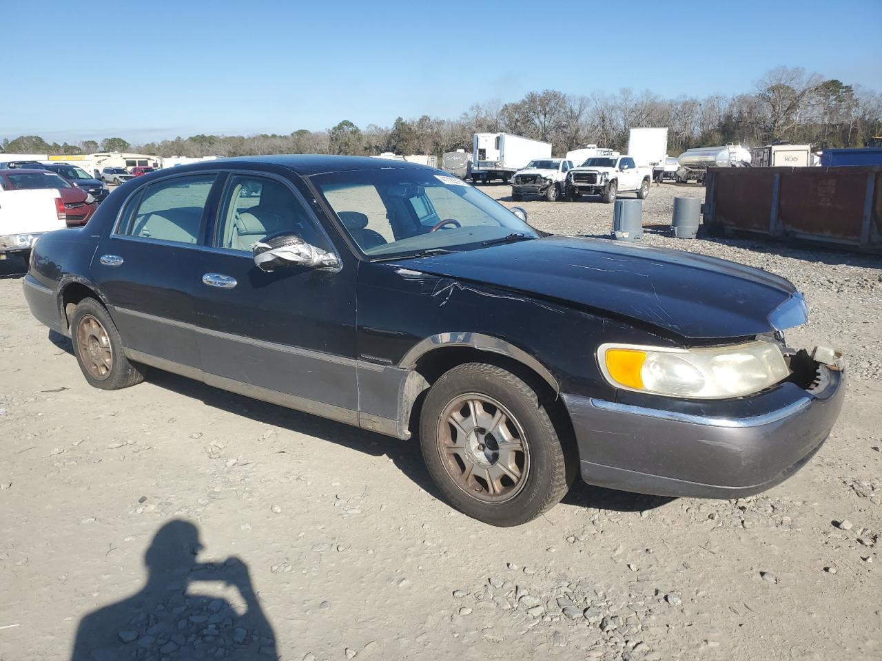 2002 Lincoln Town Car - Image 4