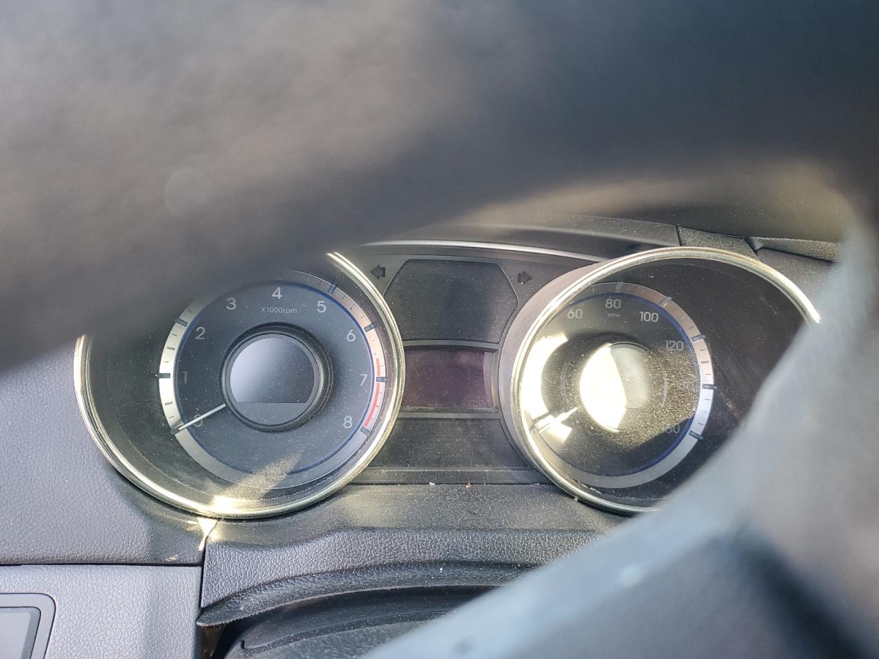 2012 Hyundai Sonata - Image 9
