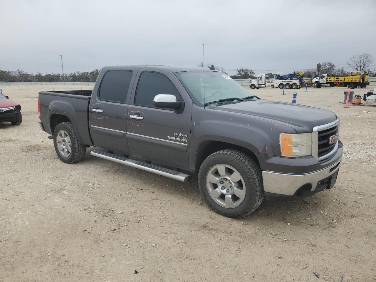 2011 GMC Sierra - Image 4