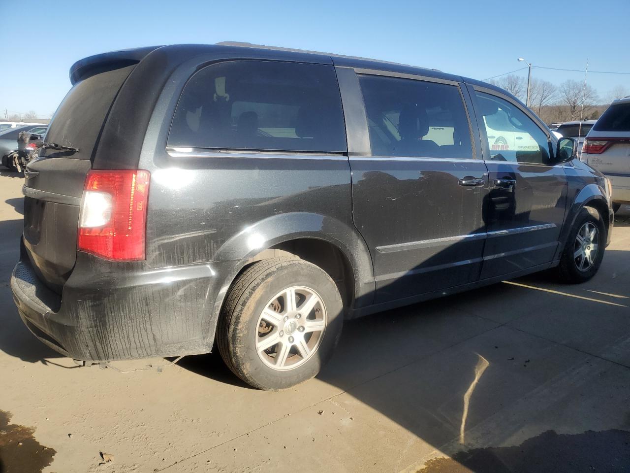 2012 Chrysler Town & Country - Image 3