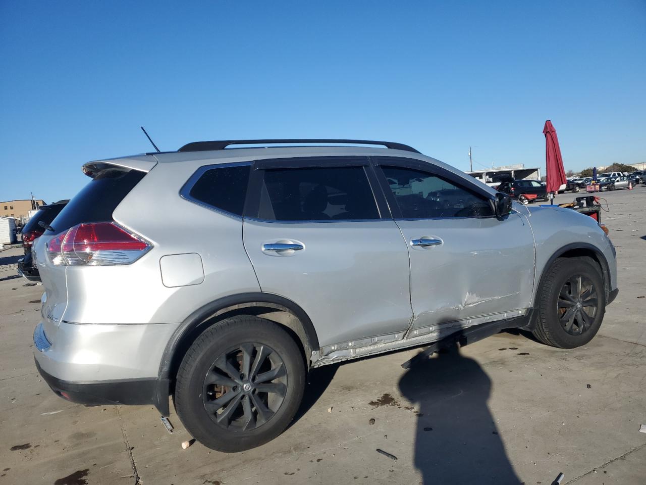 2017 Nissan Rogue - Image 3