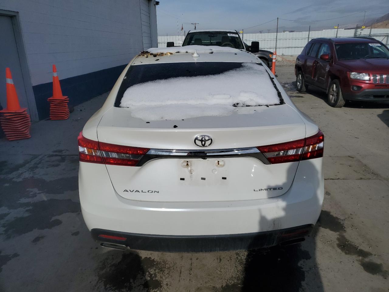 2013 Toyota Avalon - Image 6