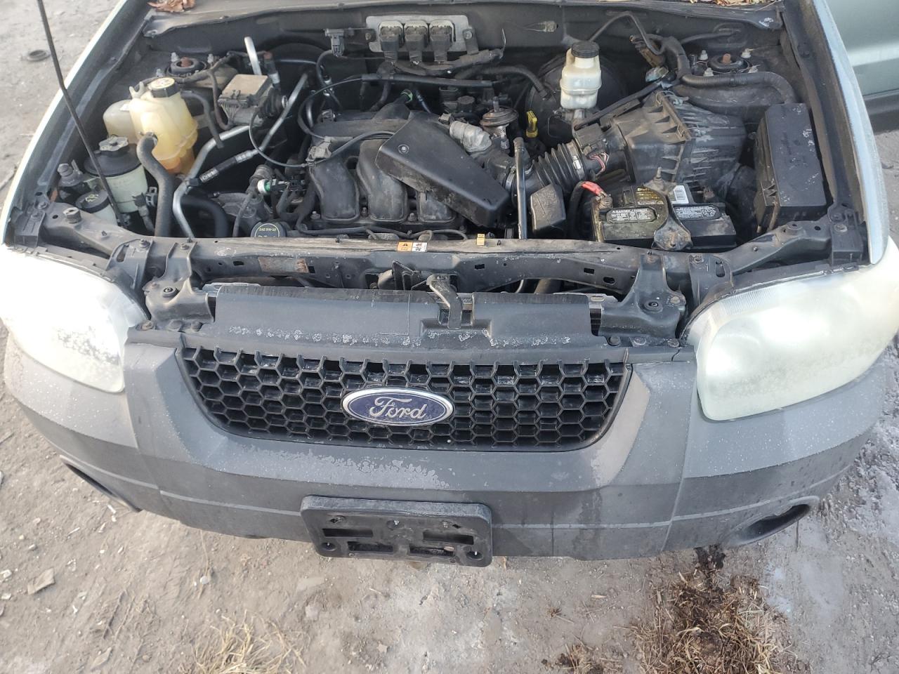 2005 Ford Escape - Image 14