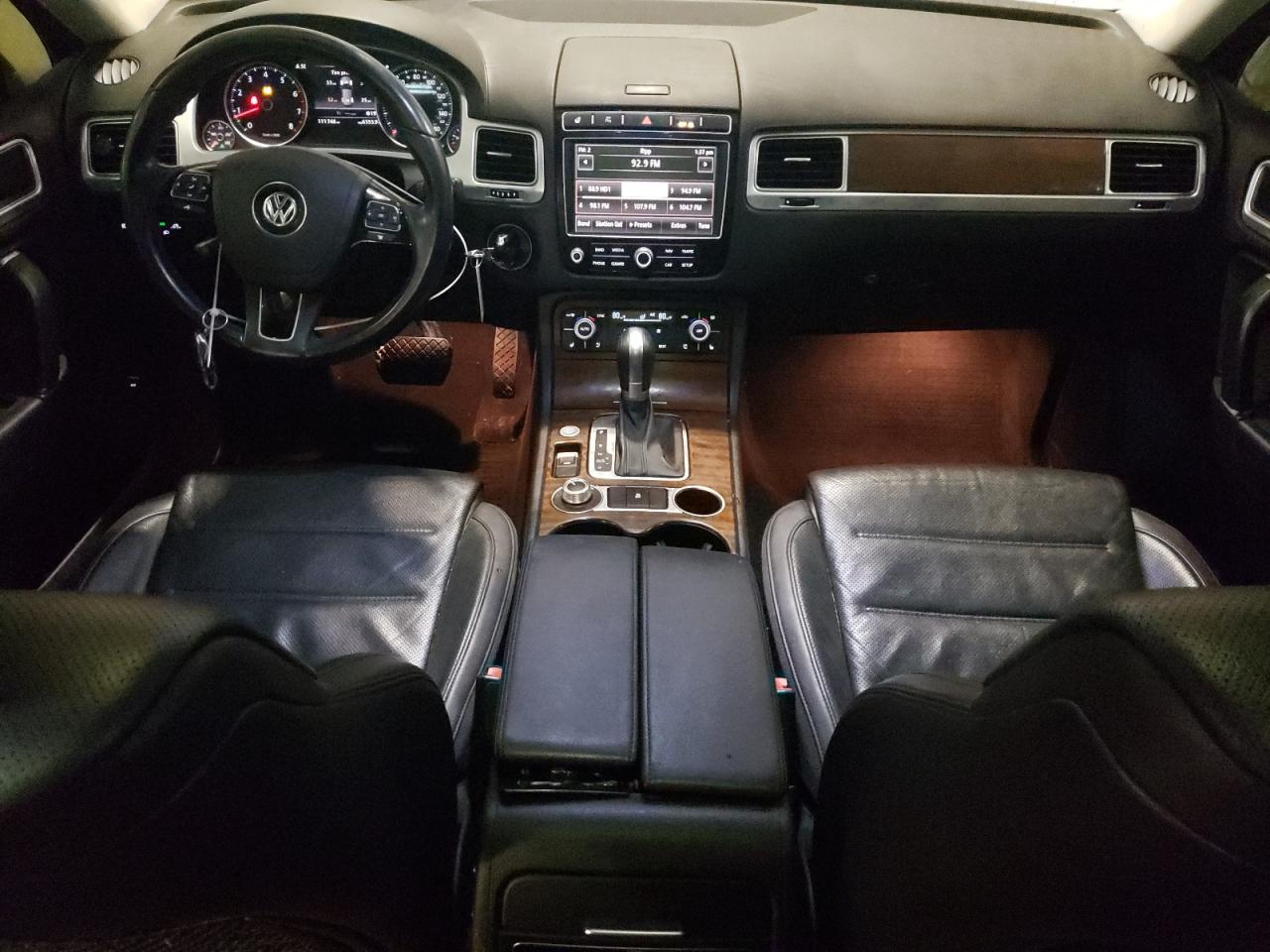 2016 Volkswagen Touareg - Image 8