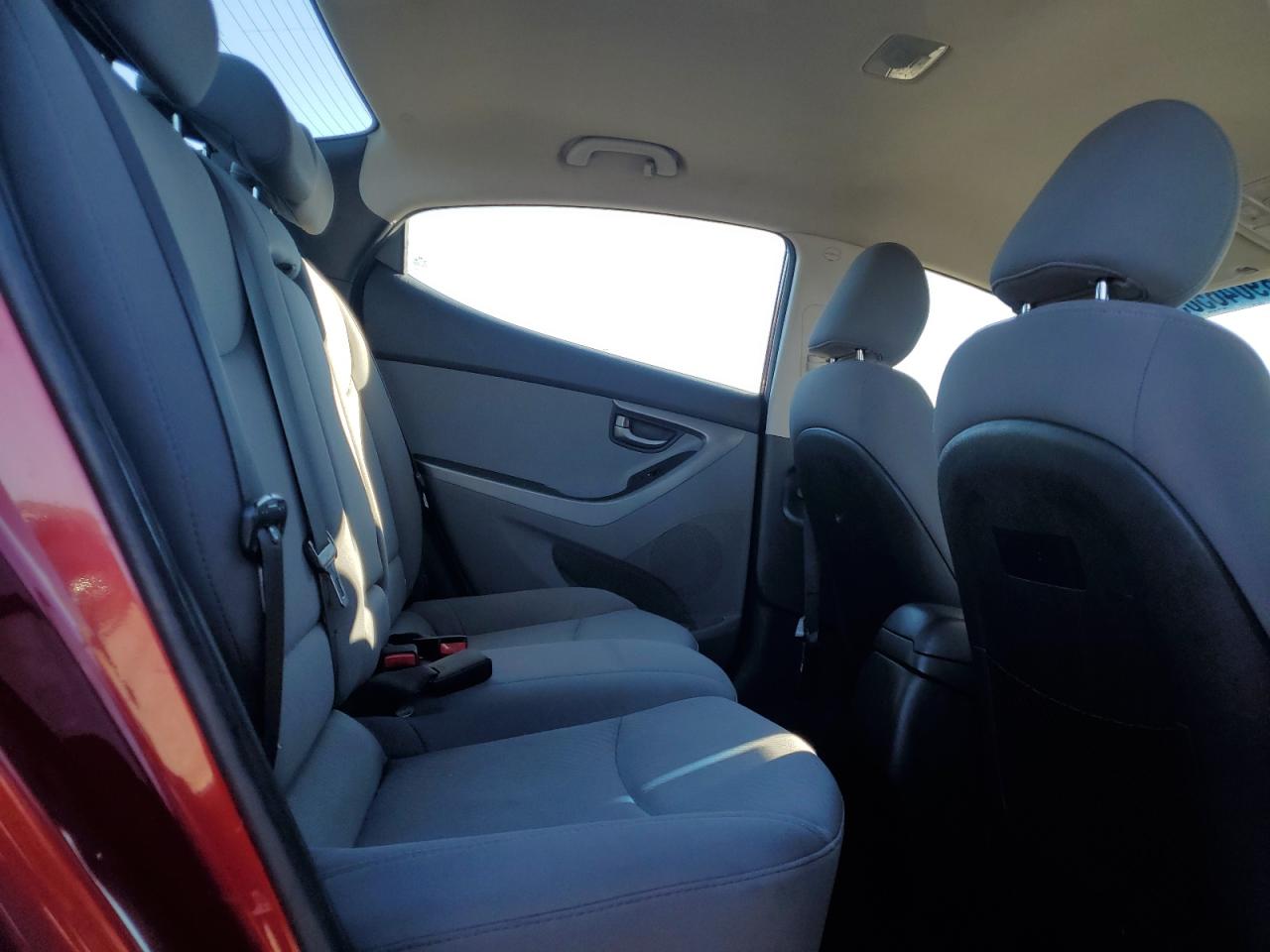 2015 Hyundai Elantra - Image 10