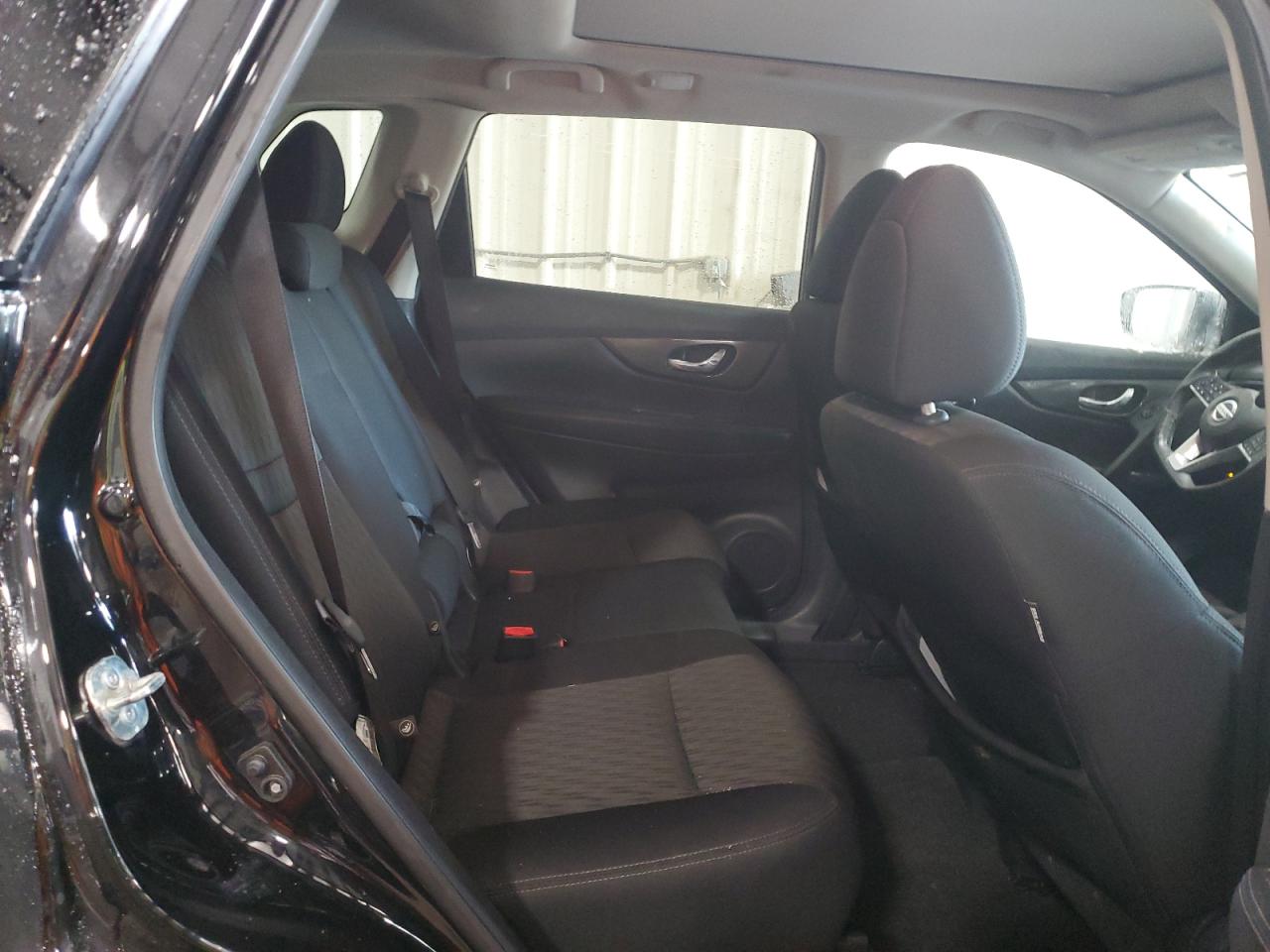 2017 Nissan Rogue - Image 11