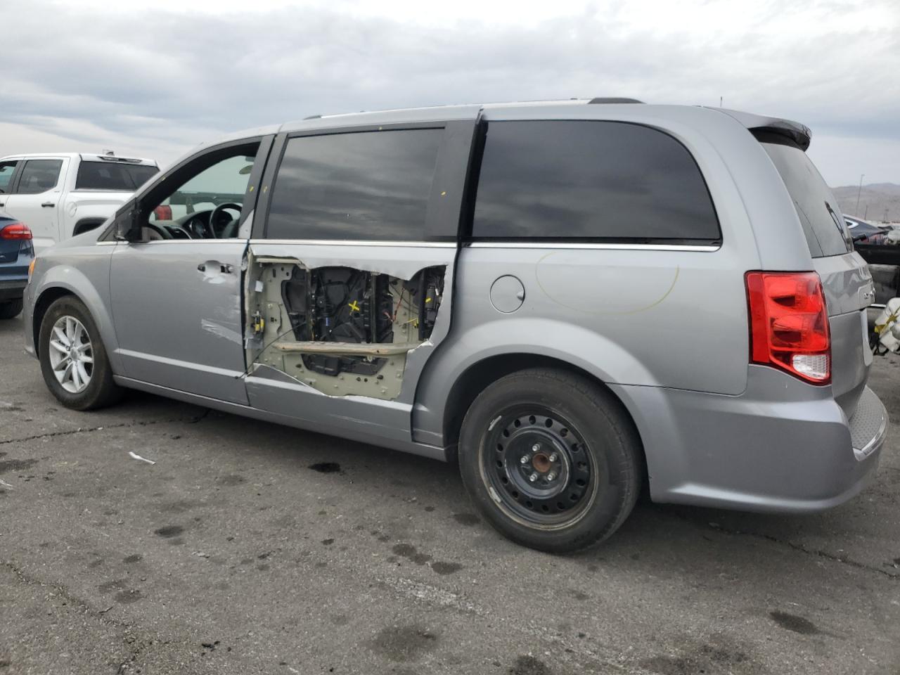 2019 Dodge Caravan - Image 2