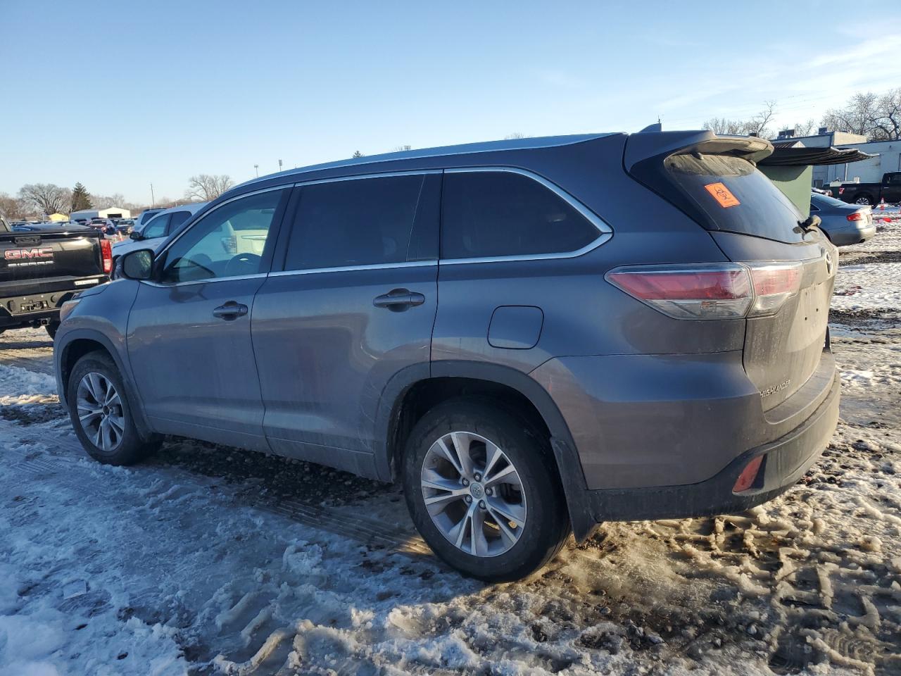 2015 Toyota Highlander - Image 2