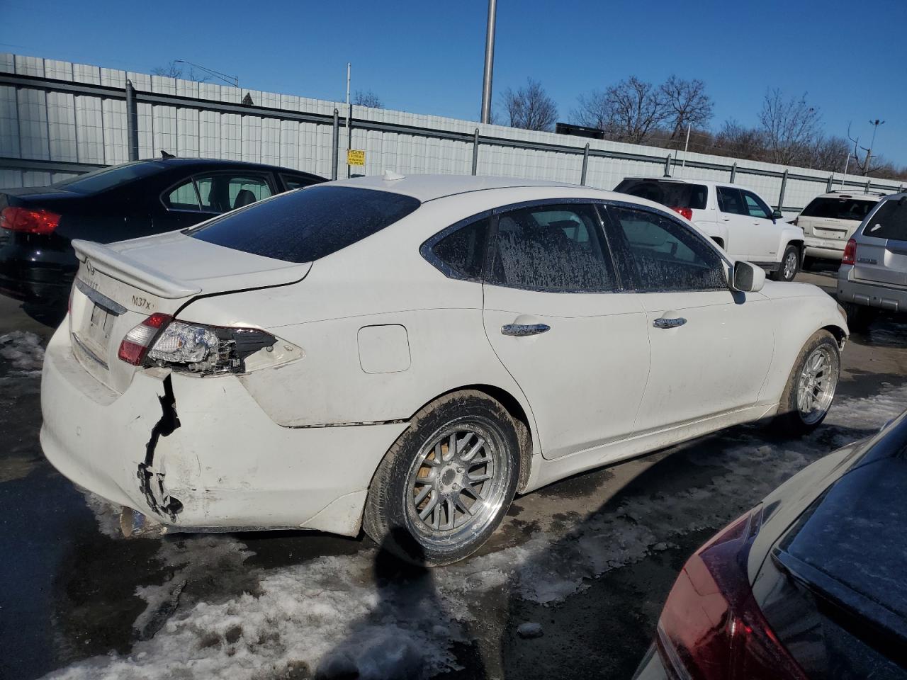 2013 Infiniti M - Image 3