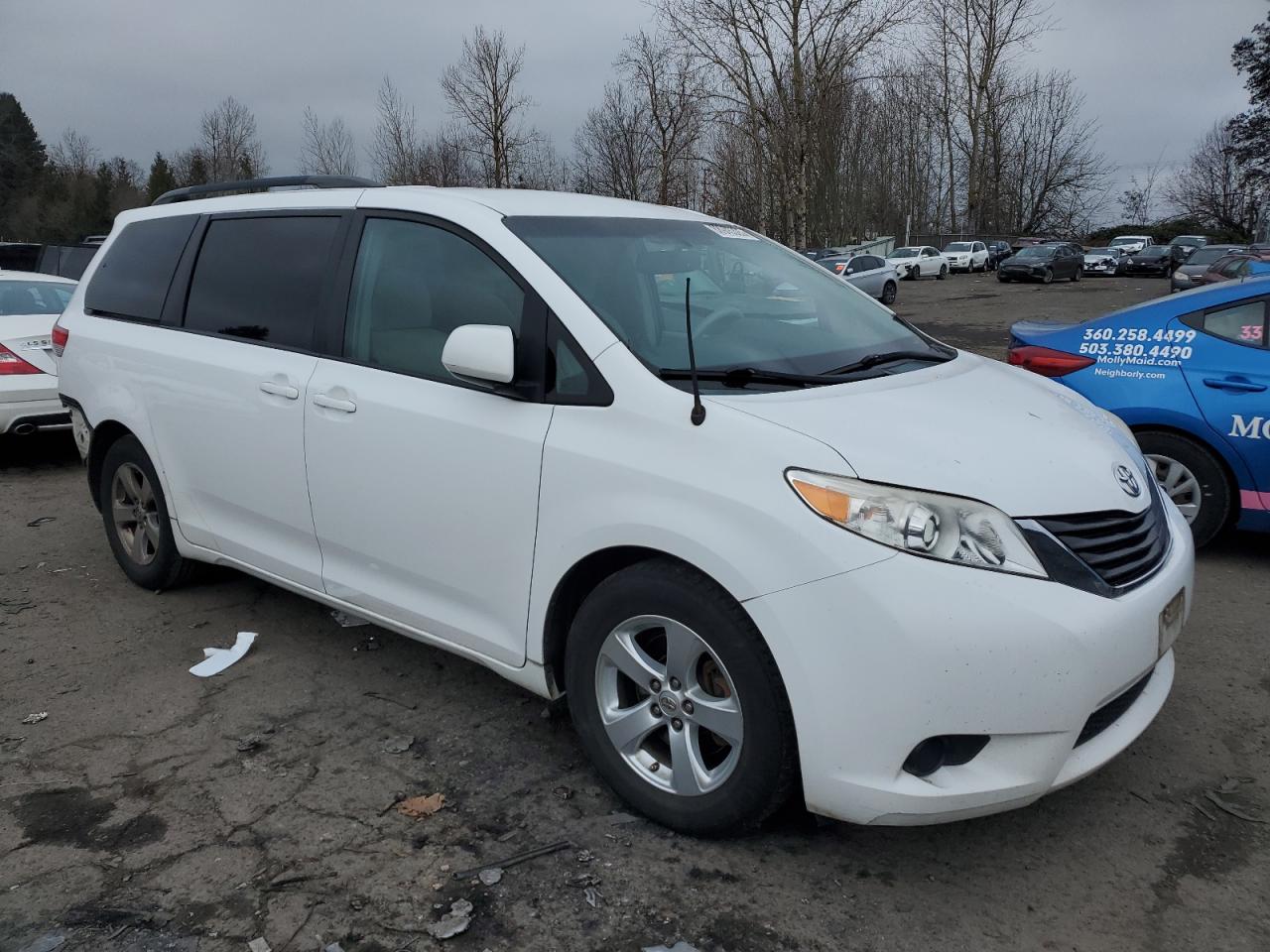 2014 Toyota Sienna - Image 4