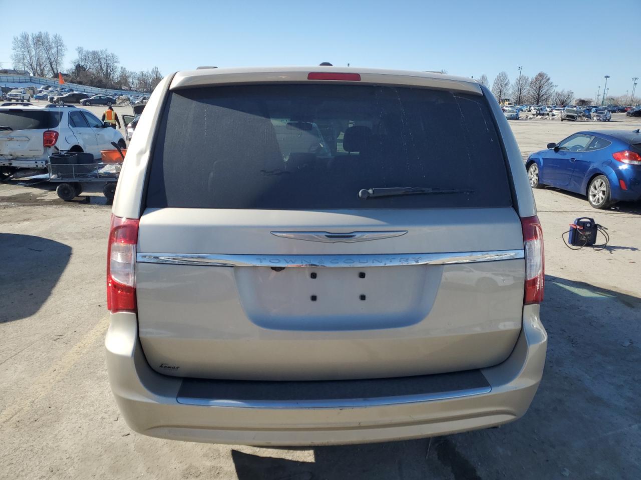 2016 Chrysler Town & Country - Image 6