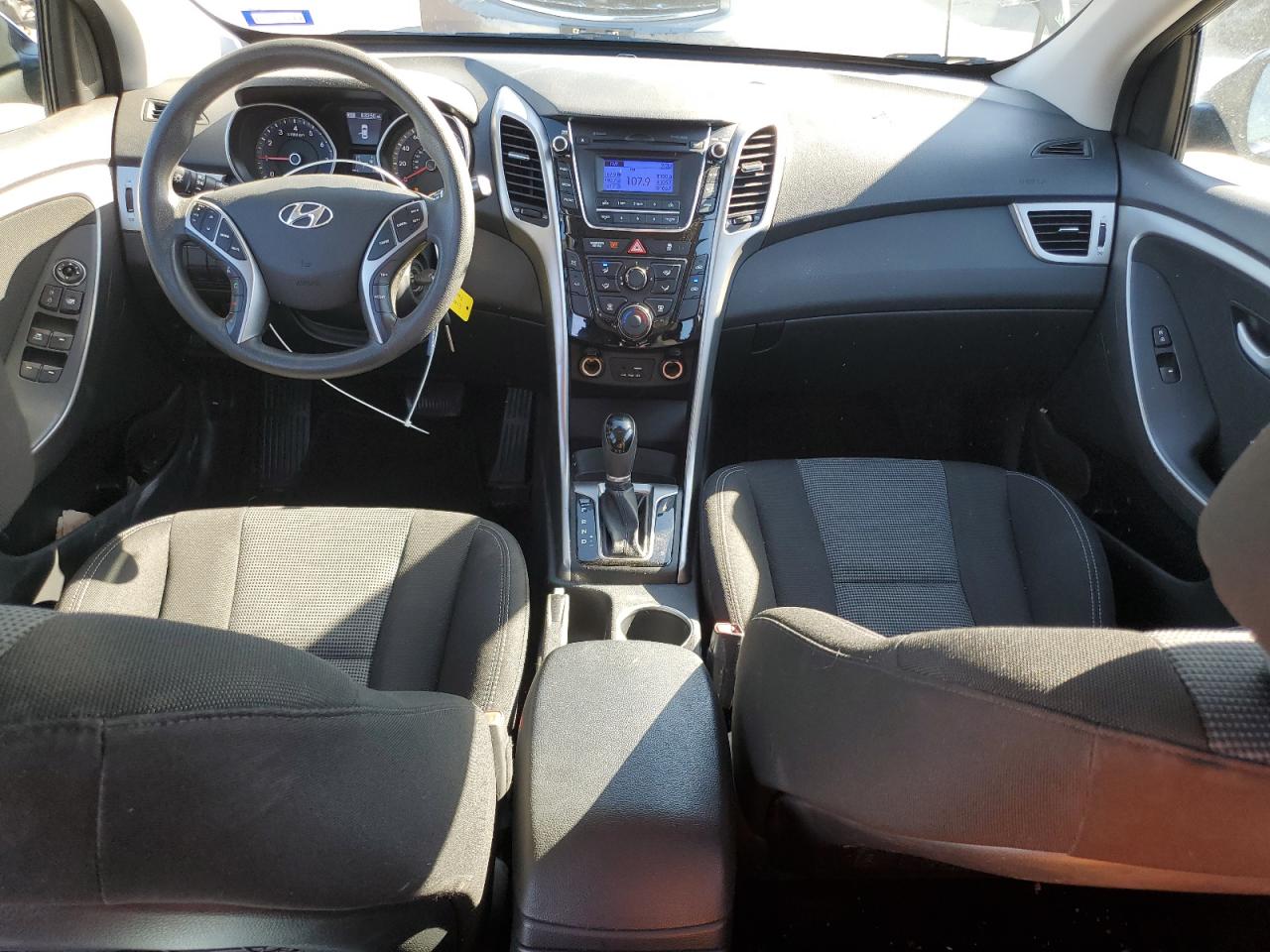 2017 Hyundai Elantra - Image 8