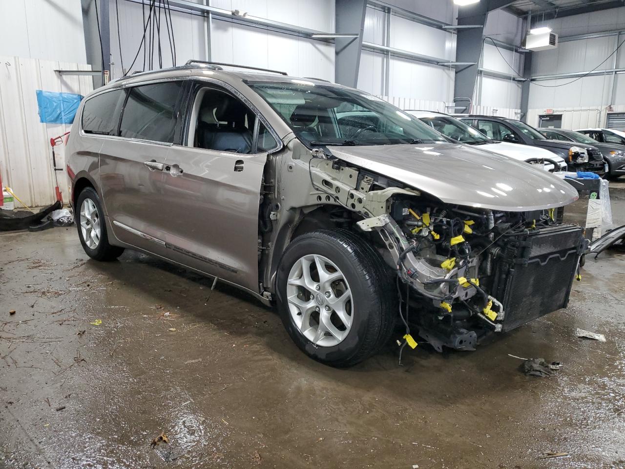 2017 Chrysler Pacifica - Image 4