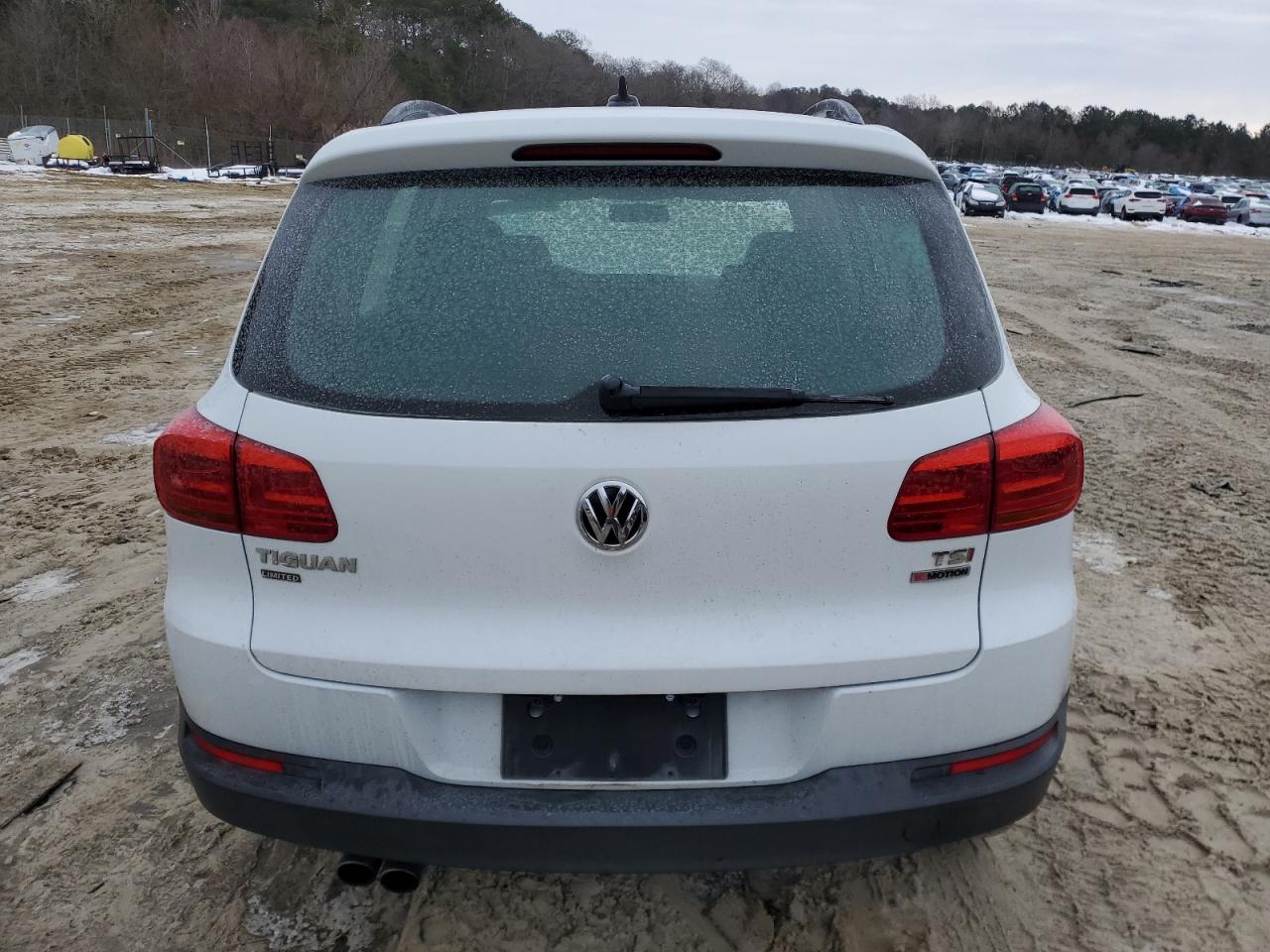 2017 Volkswagen Tiguan - Image 6
