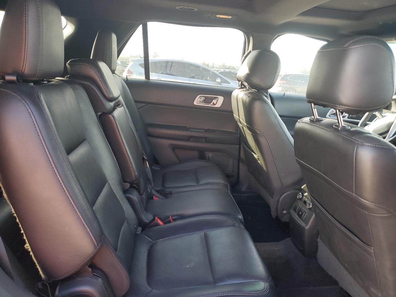 2015 Ford Explorer - Image 11