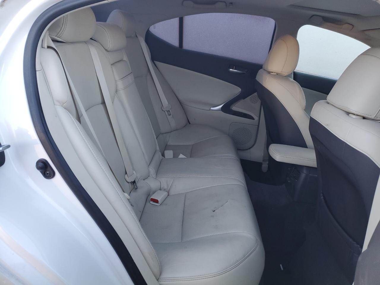 2011 Lexus IS - Image 10