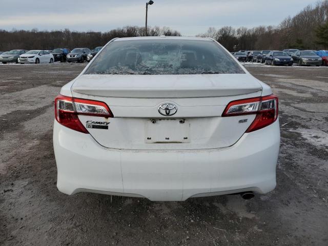 Sedans TOYOTA CAMRY 2014 White