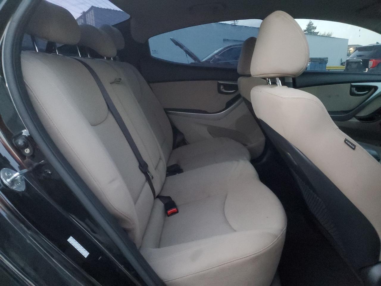 2016 Hyundai Elantra - Image 10
