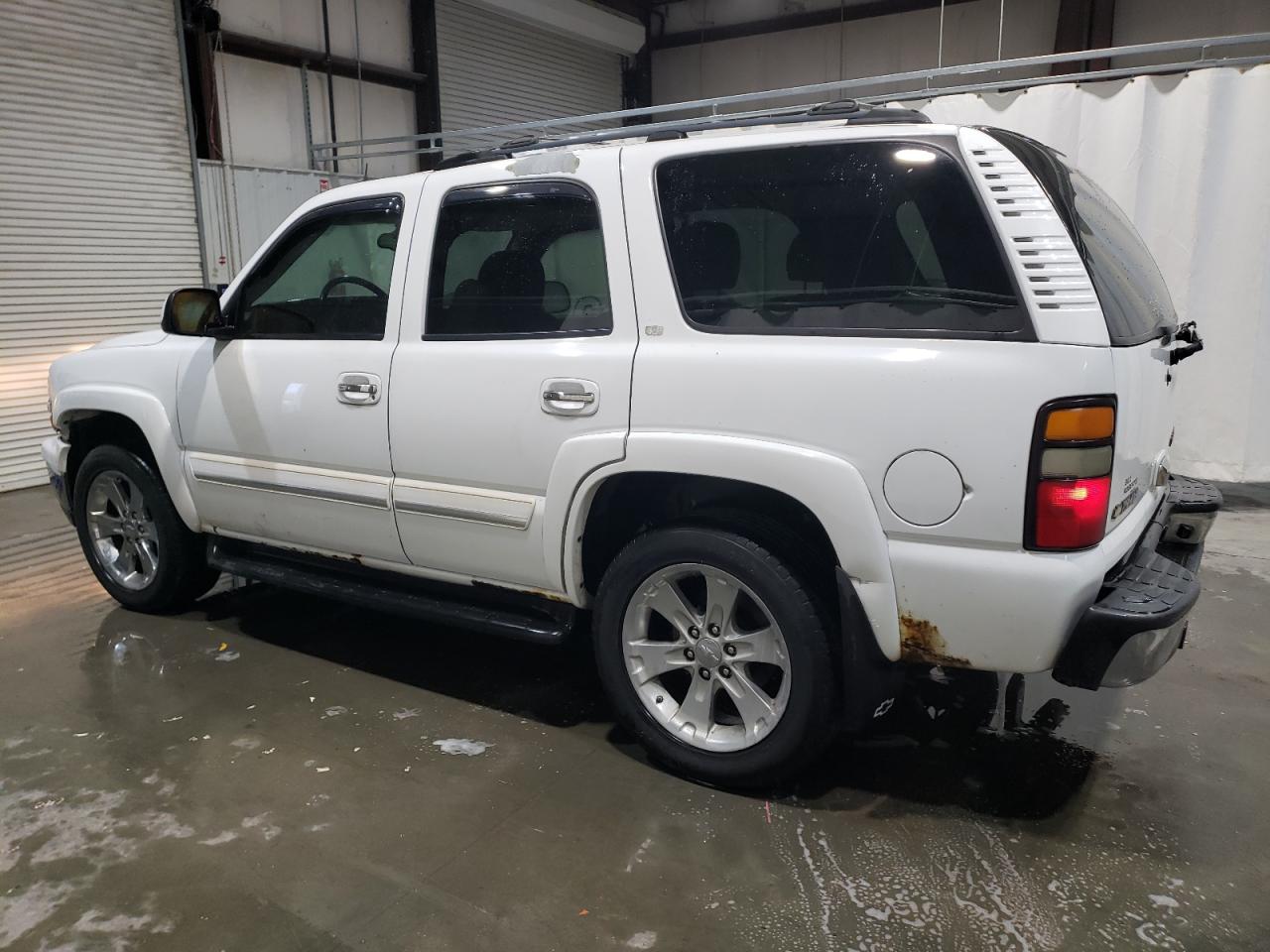 2005 Chevrolet Tahoe - Image 2