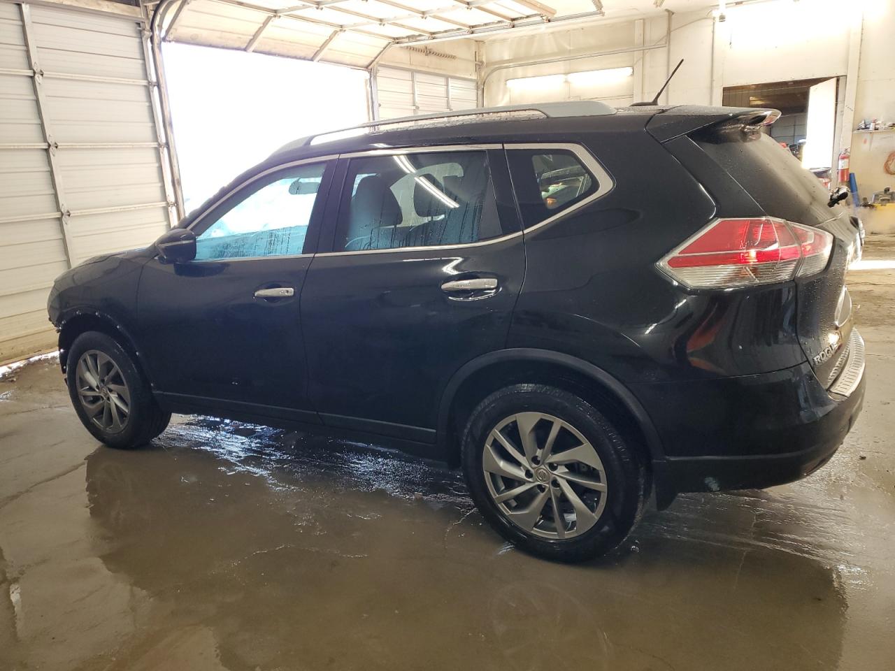 2015 Nissan Rogue - Image 2