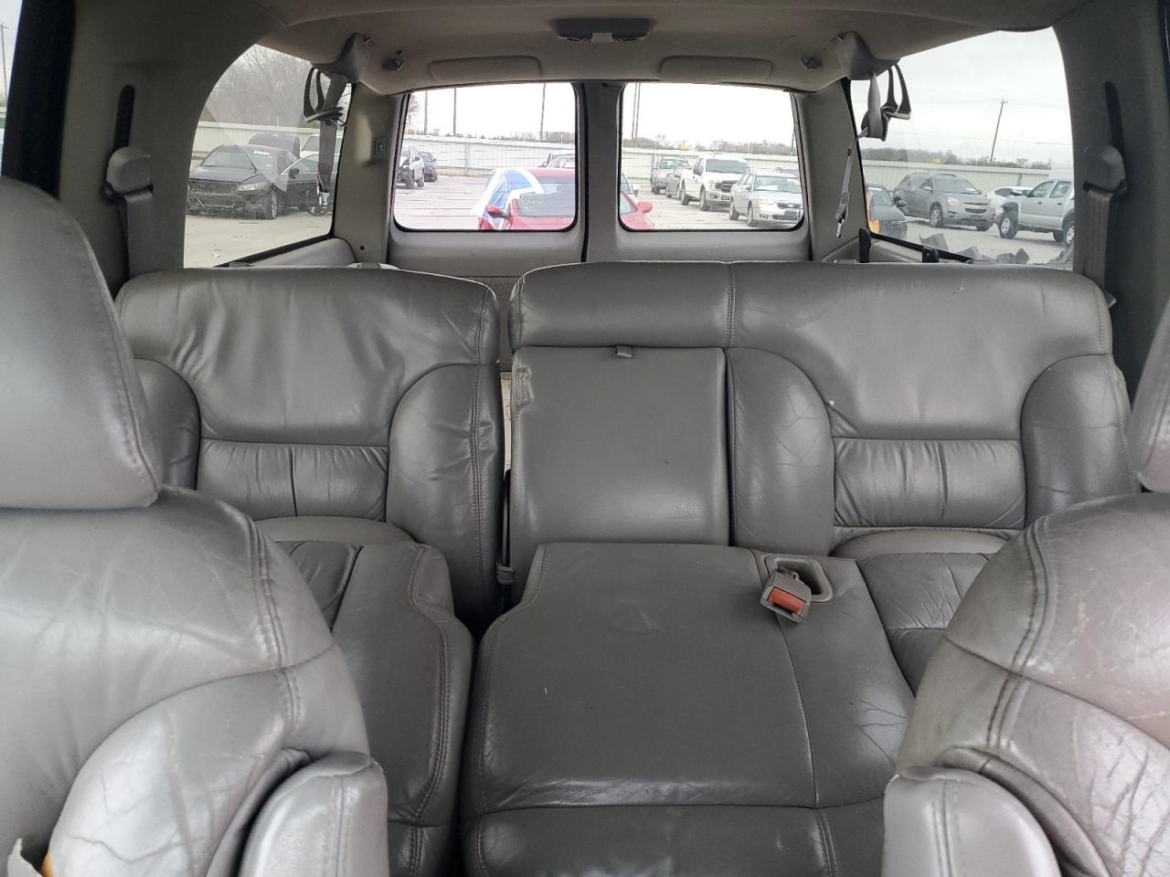 1999 Chevrolet Suburban - Image 10