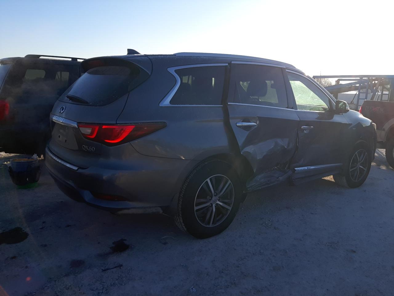2017 Infiniti QX60 - Image 3