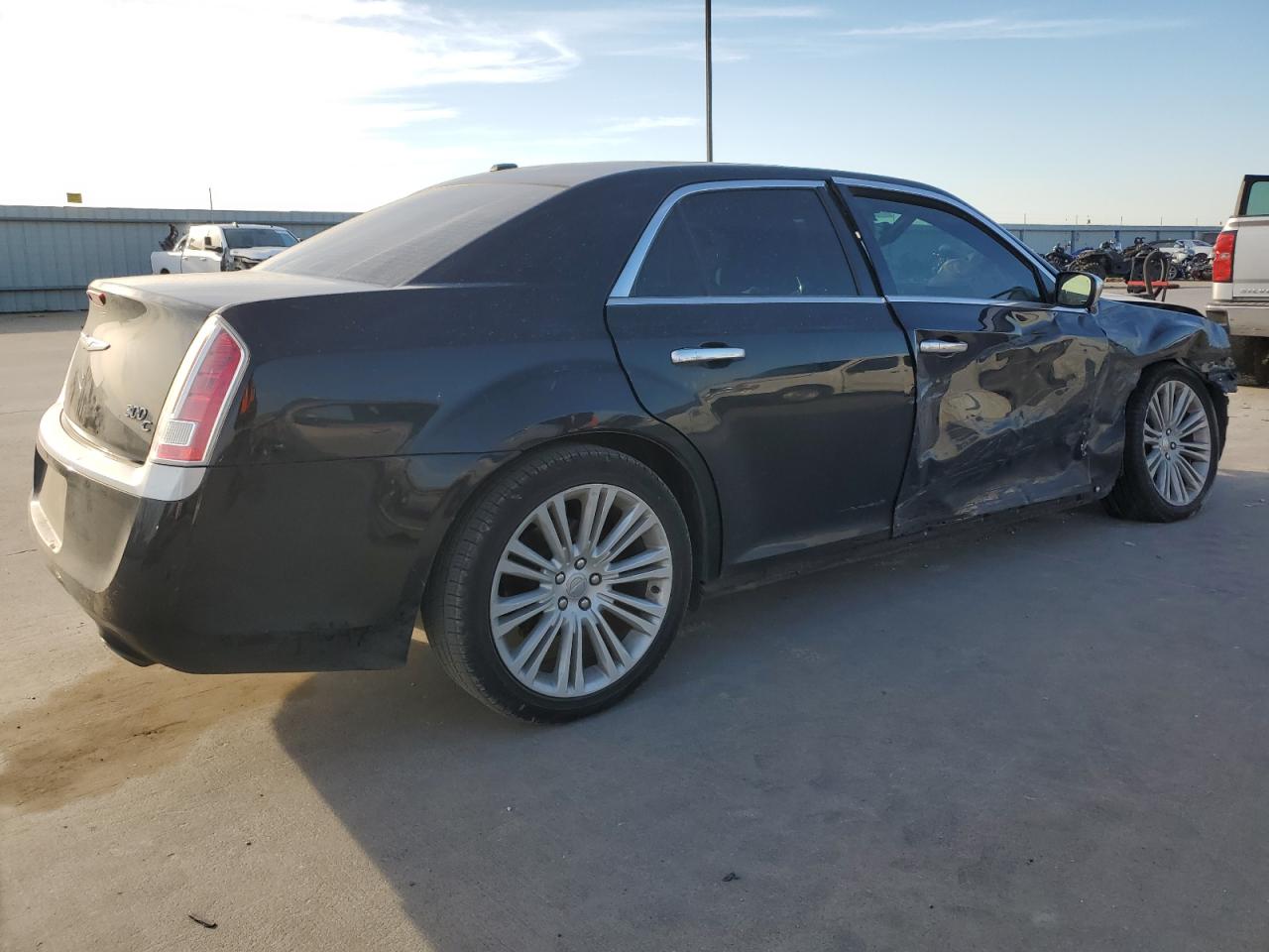 VIN 2C3CCADG1EH303863 2014 CHRYSLER 300 no.3