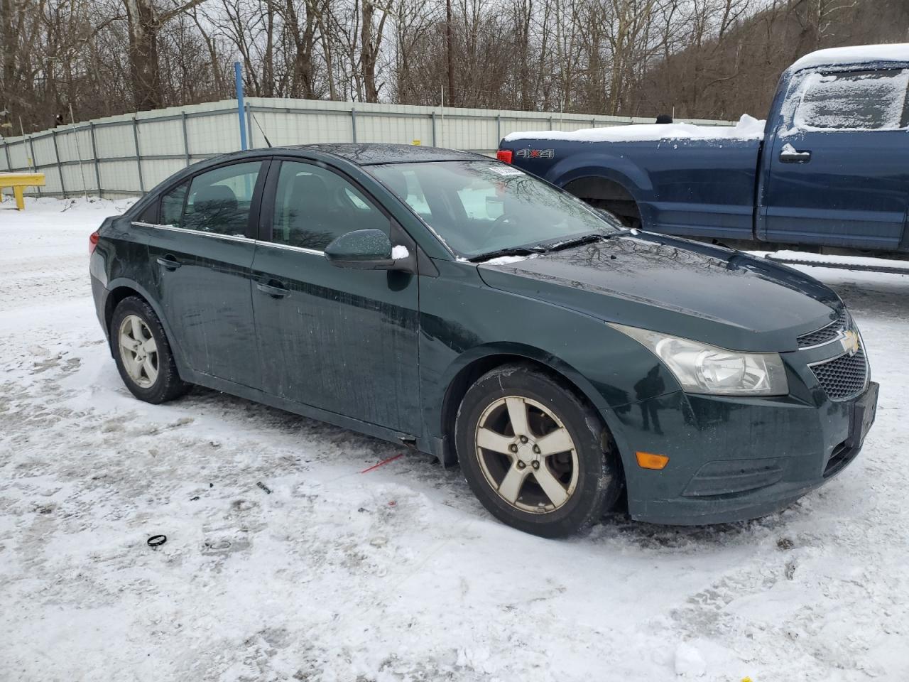 VIN 1G1PC5SB4E7286041 2014 CHEVROLET CRUZE no.4