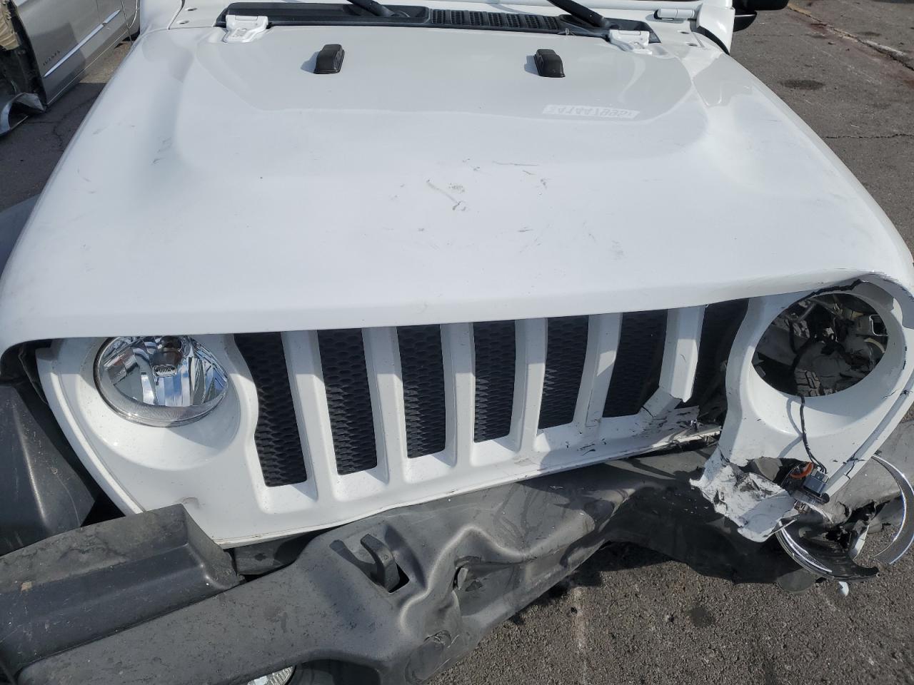 2018 Jeep Wrangler - Image 11