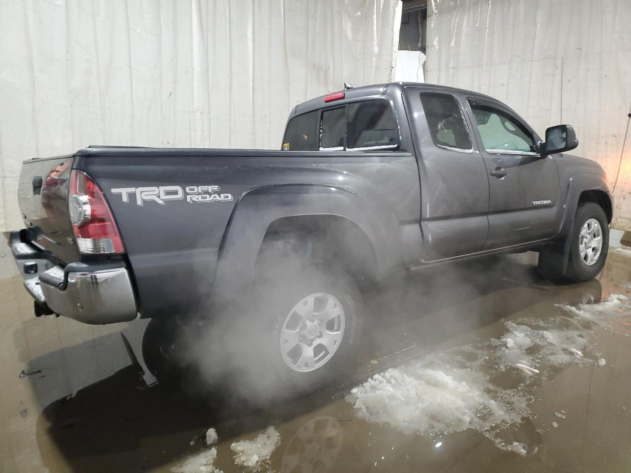 2015 Toyota Tacoma - Image 3