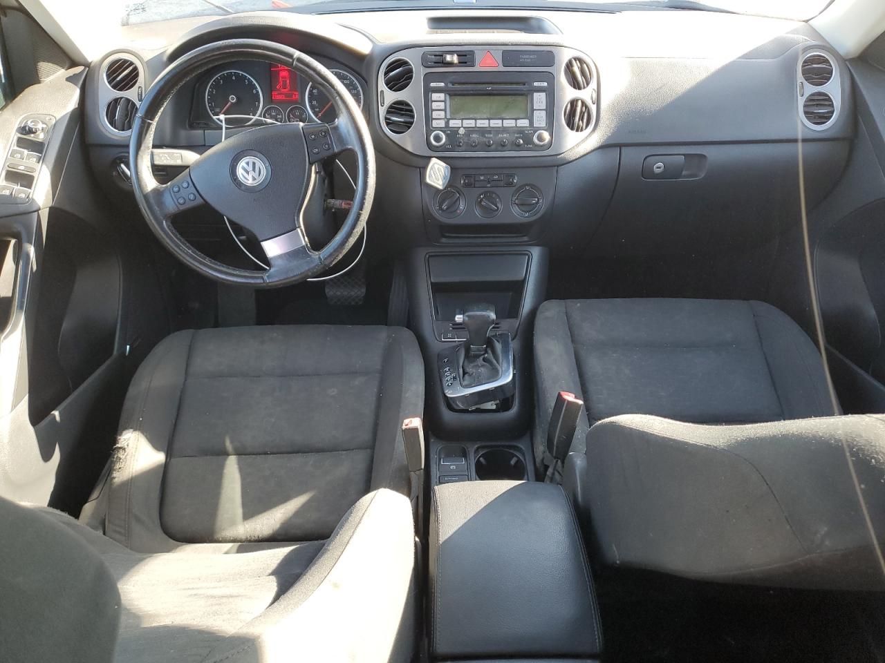 2009 Volkswagen Tiguan - Image 8