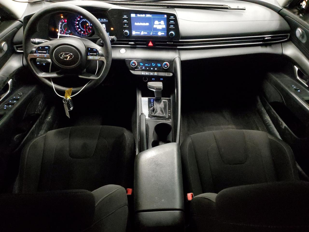 2021 Hyundai Elantra - Image 8