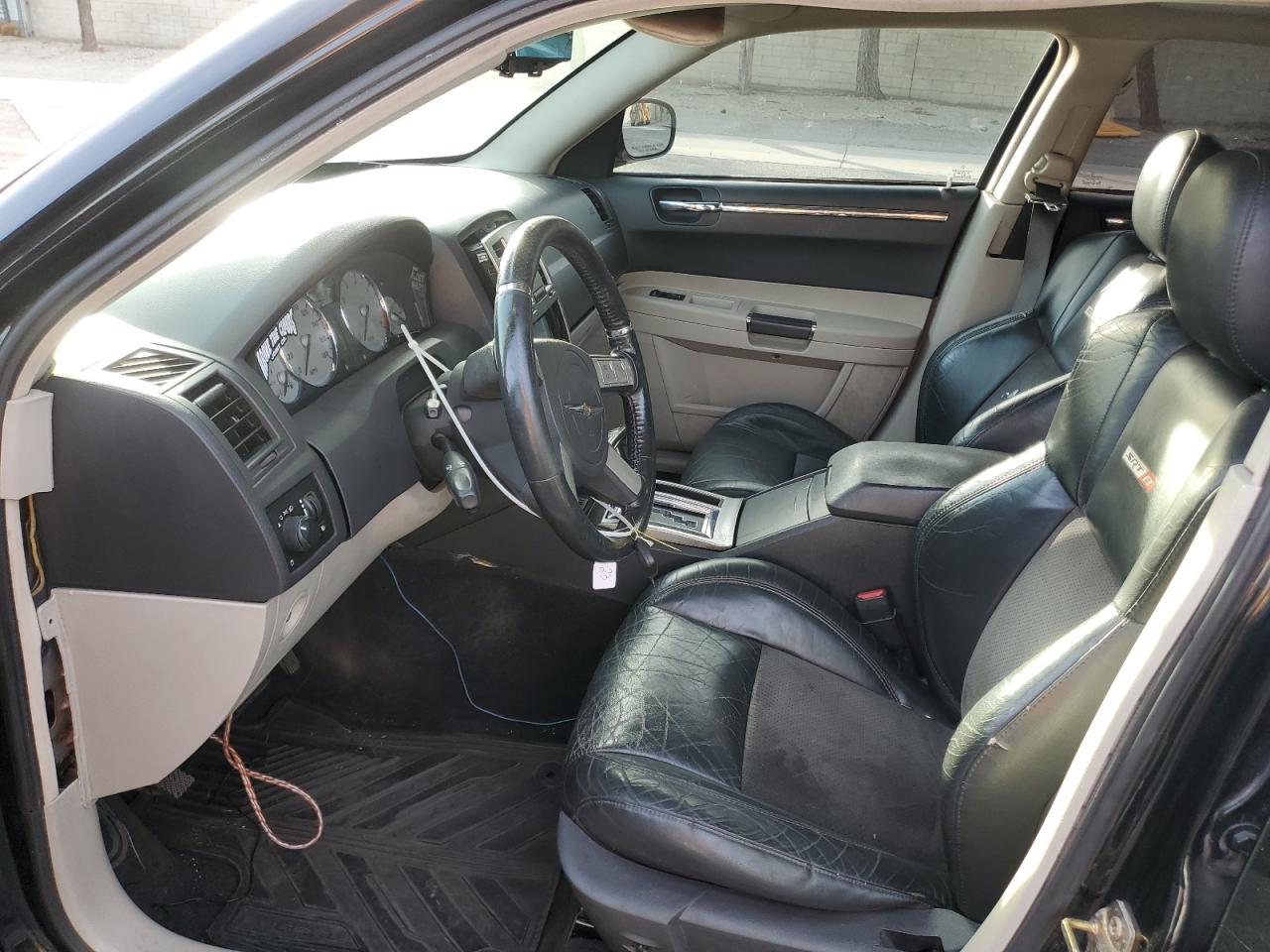 2006 Chrysler 300 - Image 7