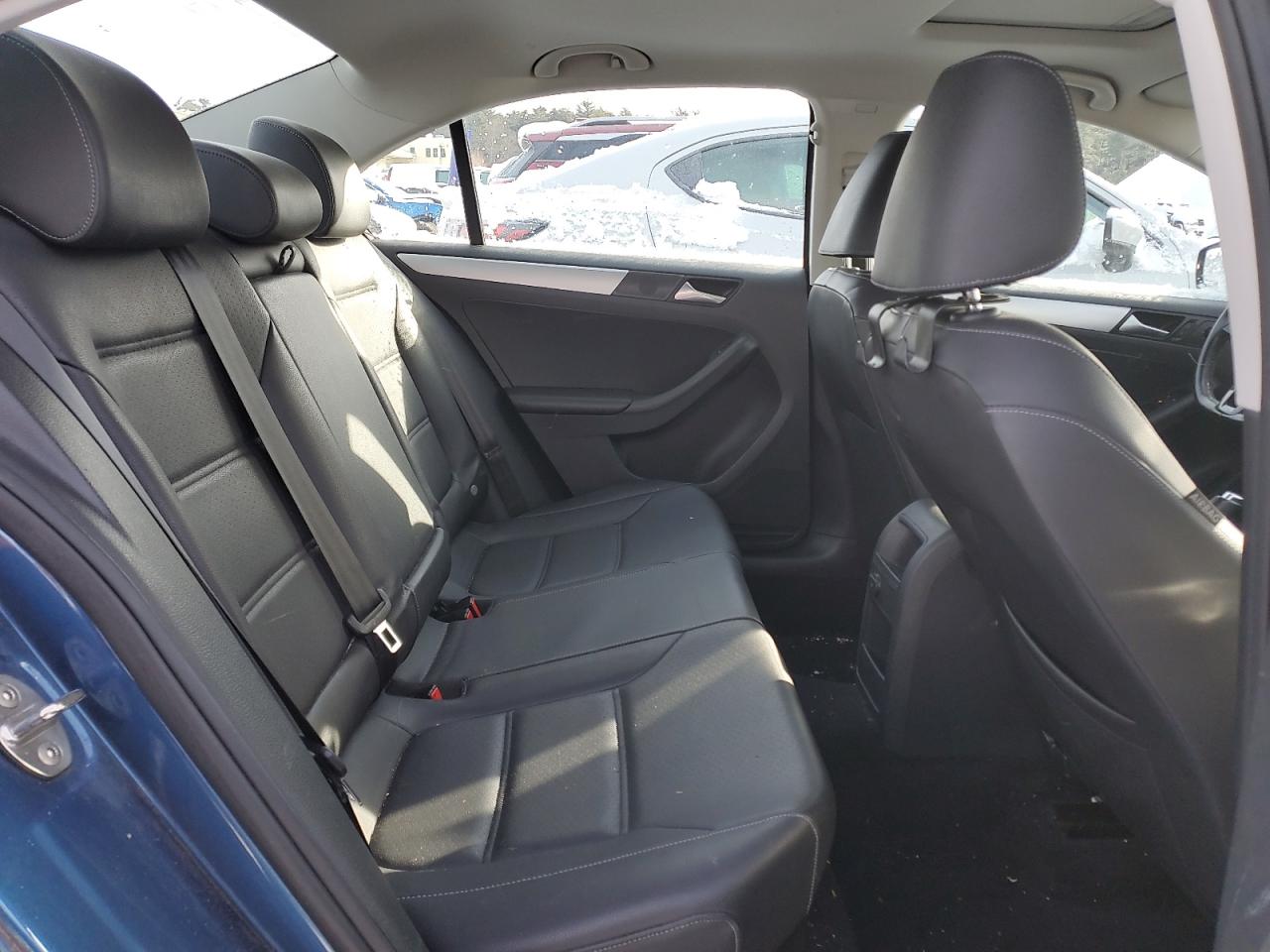 2018 Volkswagen Jetta - Image 10