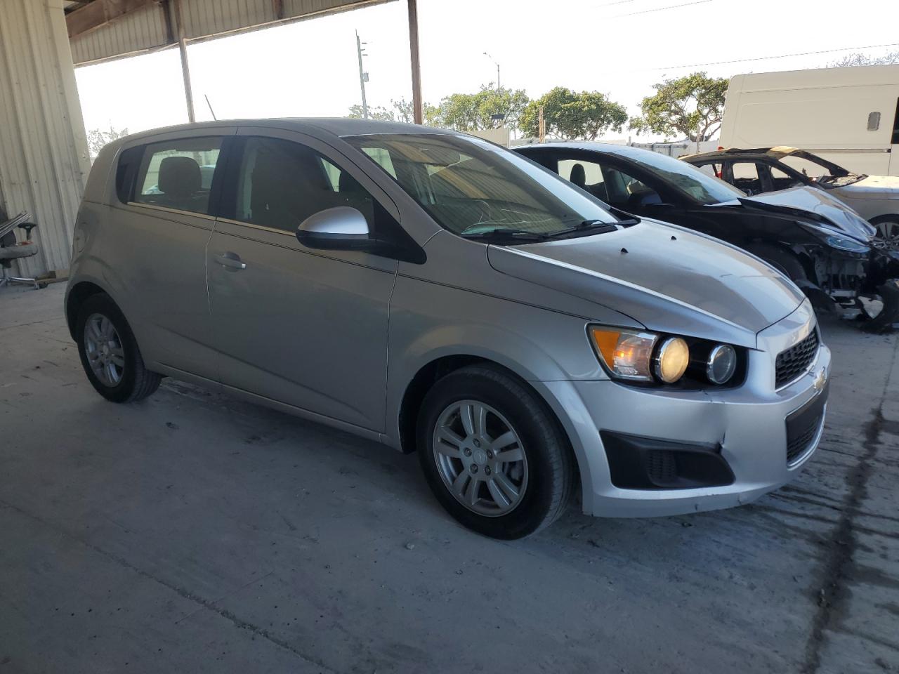 VIN 1G1JC6SH4G4143840 2016 CHEVROLET SONIC no.4