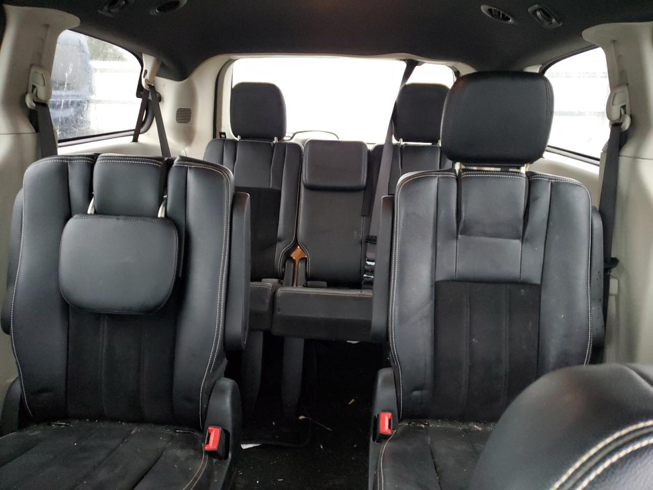 2017 Dodge Caravan - Image 10