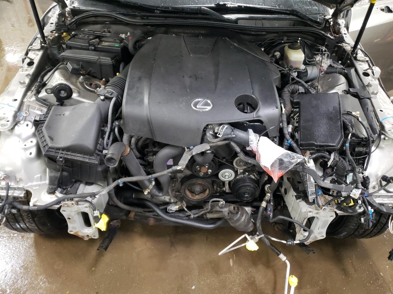 2015 Lexus IS - Image 11