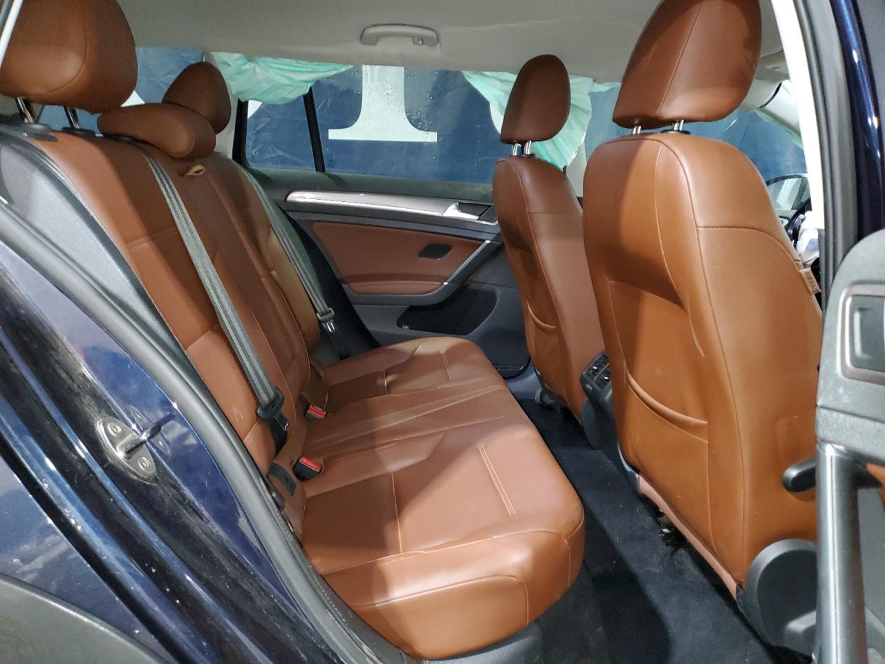 2017 Volkswagen Golf - Image 11