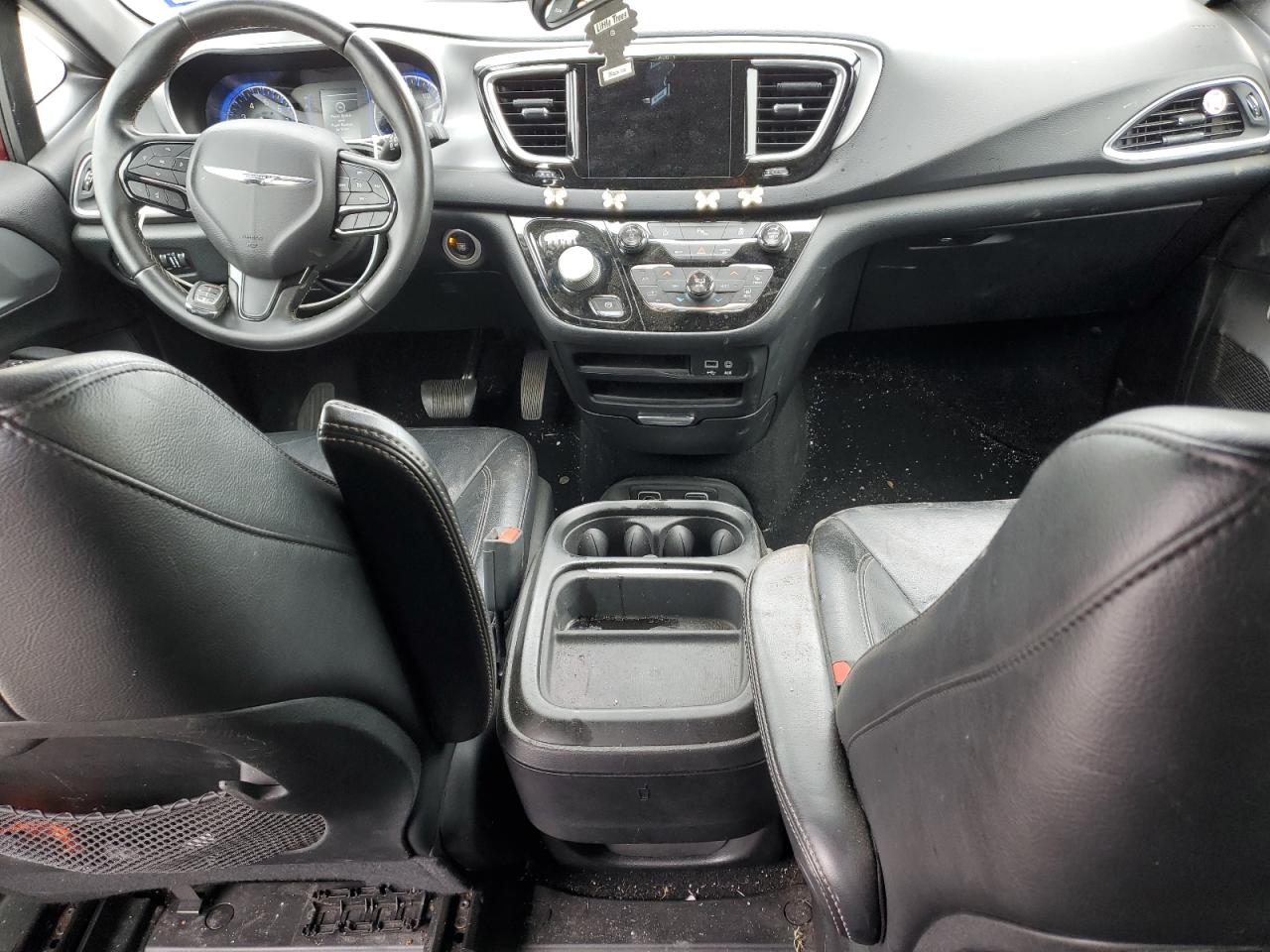 2018 Chrysler Pacifica - Image 8