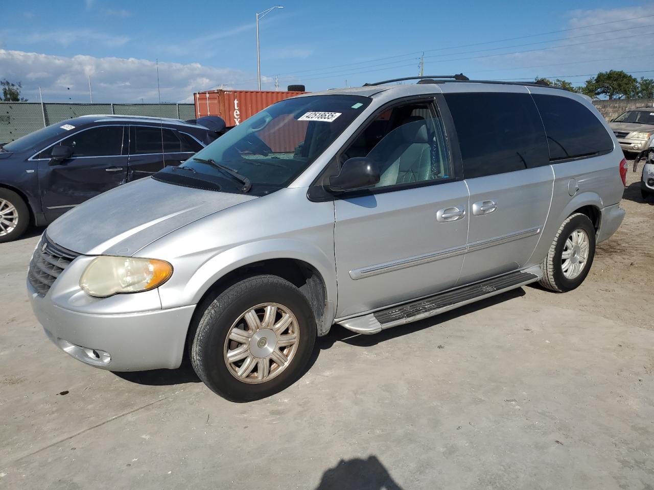 2006 Chrysler Town & Country - Image 1