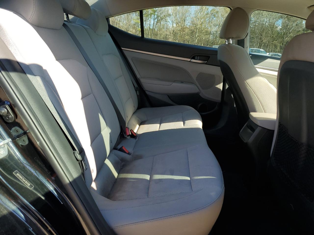 2018 Hyundai Elantra - Image 10