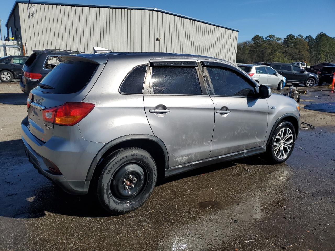 2019 Mitsubishi Outlander - Image 3