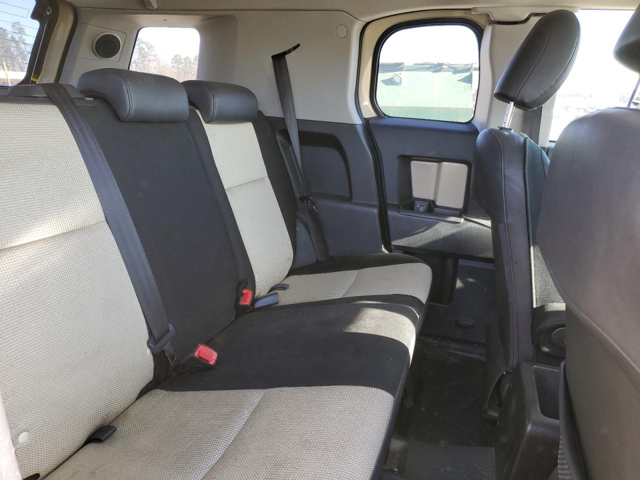 2010 Toyota FJ Cruiser - Image 11