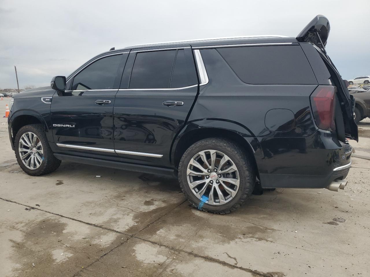 2021 GMC Yukon - Image 2