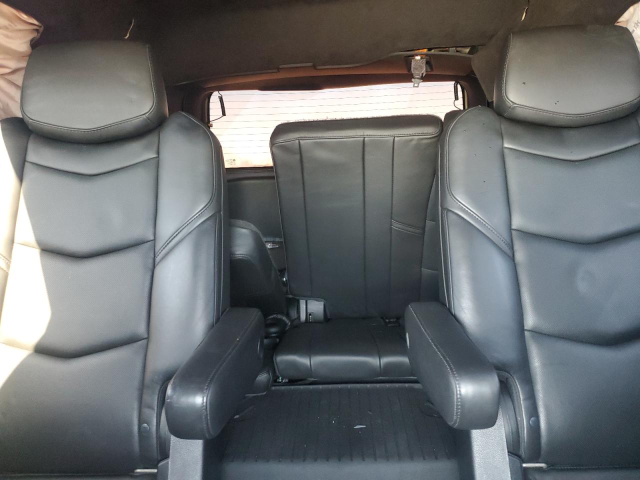 2016 Cadillac Escalade - Image 10