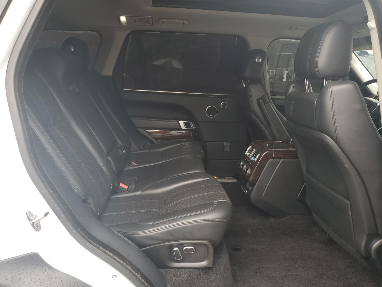 2015 Land Rover Range Rover - Image 11