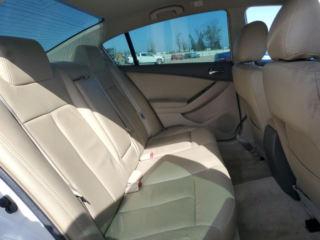 2010 Nissan Altima - Image 10